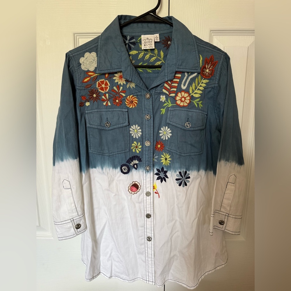 Parsley & Sage Embroidered Blue and White Button-Up Shirt Top Size L Floral
